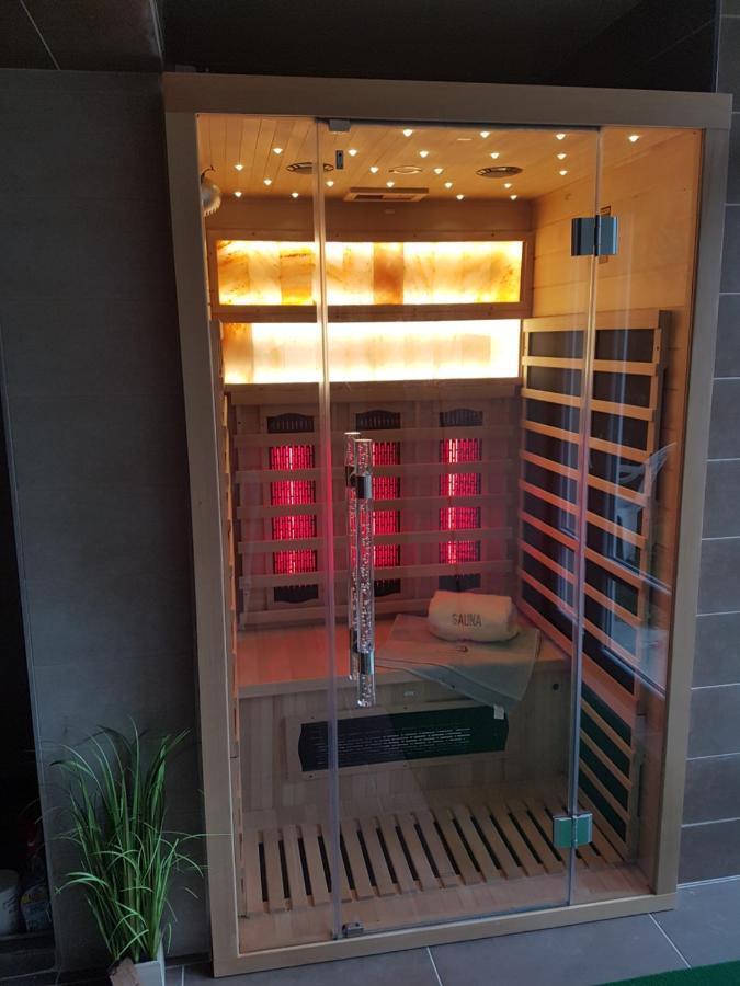 Kriszta Apartmanhaz Daire Balatonlelle Dış mekan fotoğraf