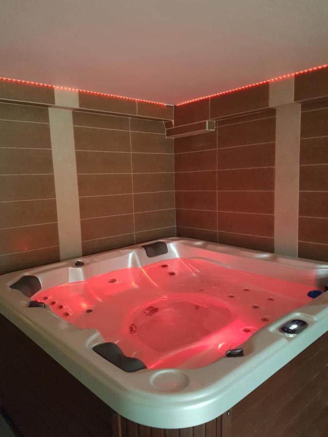 Kriszta Apartmanhaz Daire Balatonlelle Dış mekan fotoğraf